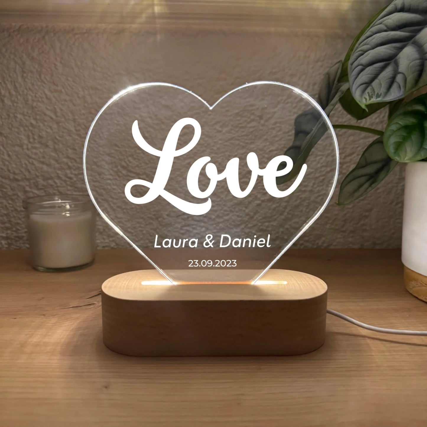 Herz-Acrylglas mit LED – Love – beleuchtete Vorderansicht