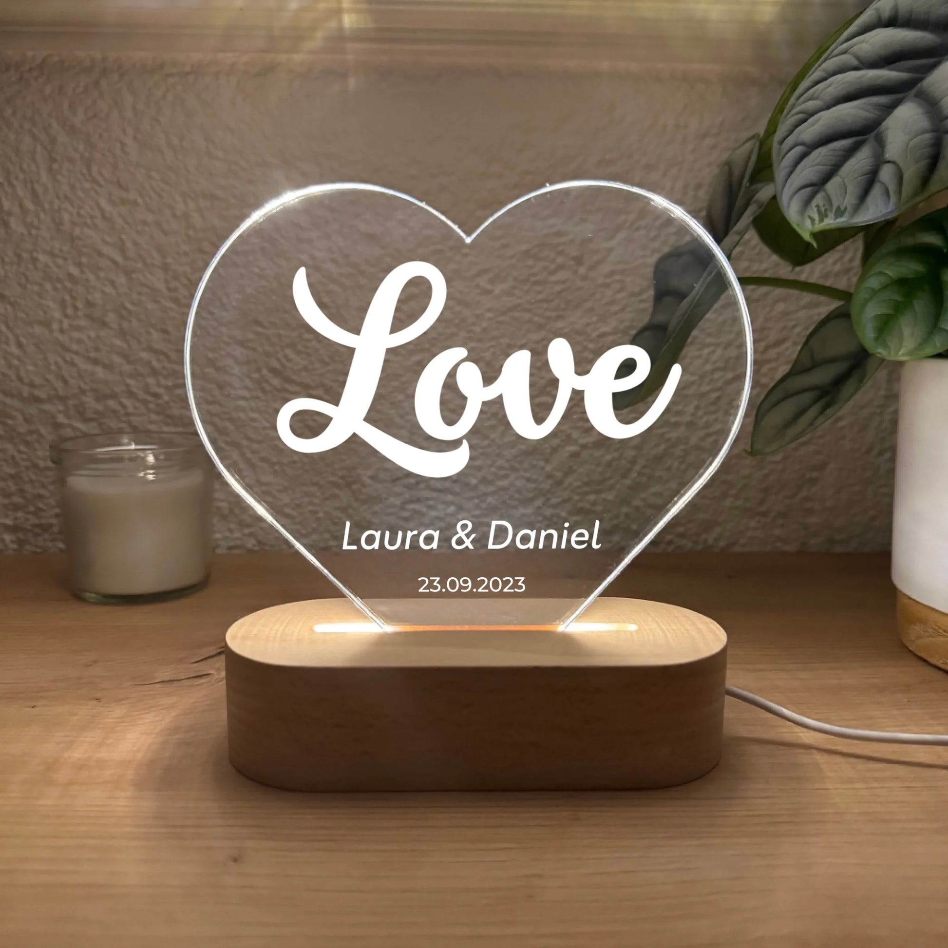 Herz-Acrylglas mit LED – Love – beleuchtete Vorderansicht
